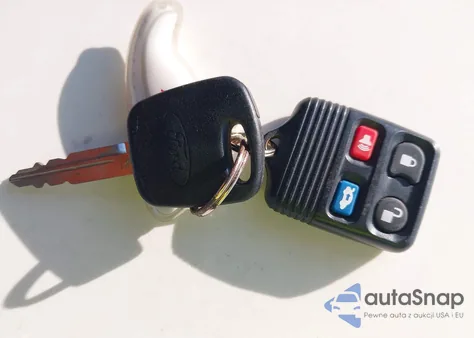 2005 Ford Focus Zx4 z USA, uszkodzony, nr VIN 1FAFP34N25W168410